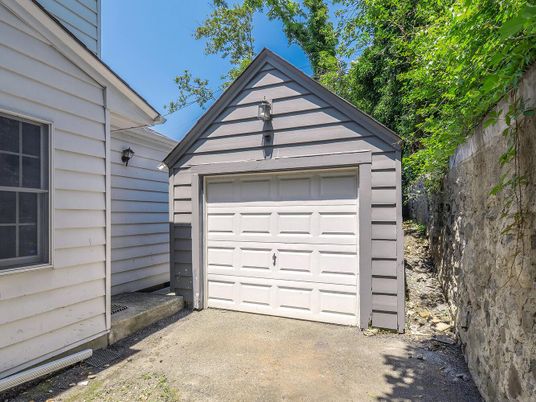 Detached Garage, Exterior