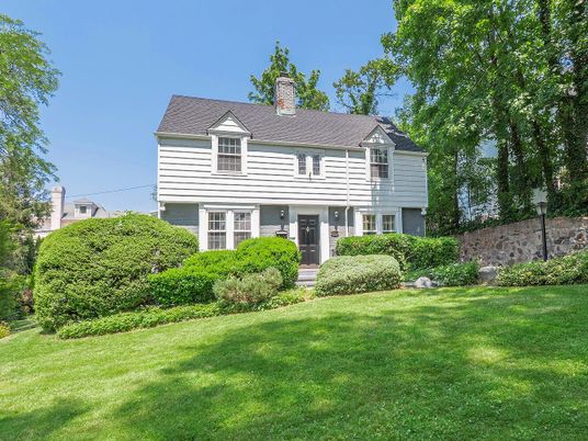 Backyard, Exterior, Facade, Queen Anne Victorian