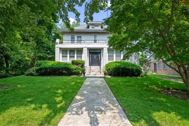 Exterior, Facade, American Foursquare