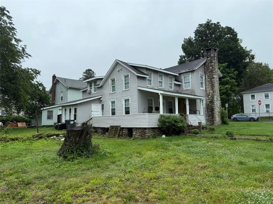 Backyard, Exterior, Facade, Queen Anne Victorian
