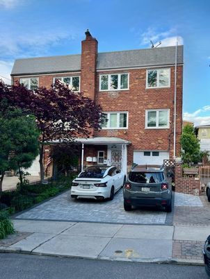 Exterior, Facade, Brick Facade, Rowhouse