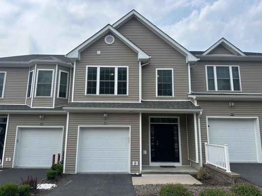 Attached, Exterior, Facade, Rowhouse