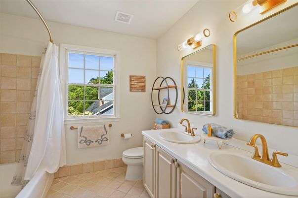 Bathroom, Dual Sink Vanities, Interior