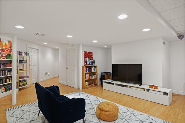 Interior, Living room, Recessed Lighting, Wood Texture Flooring