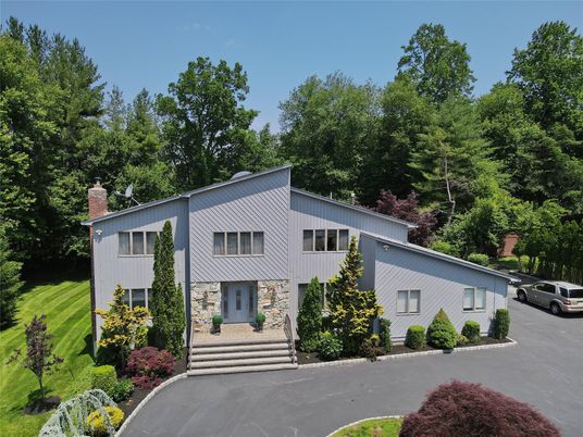 Exterior, Facade, Raised Ranch