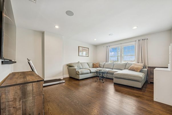 Interior, Living room, Recessed Lighting, Wood Texture Flooring