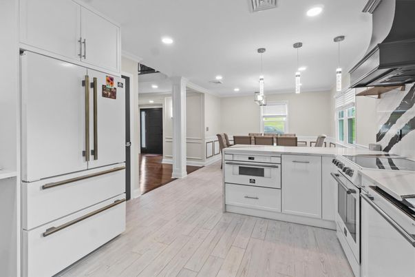 Dining room, Interior, Kitchen, Pendant Lights, Recessed Lighting, Wood Texture Flooring