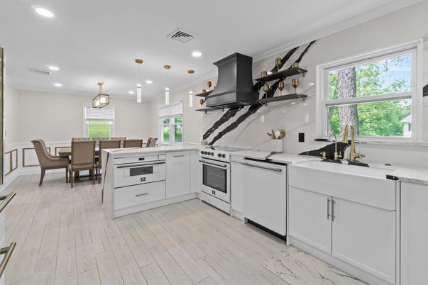 Dining room, Interior, Kitchen, Pendant Lights, Recessed Lighting, Stainless Steel Appliances, Wood Texture Flooring
