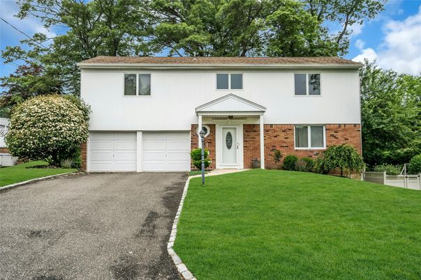 Attached, Exterior, Facade, Brick Facade, Raised Ranch