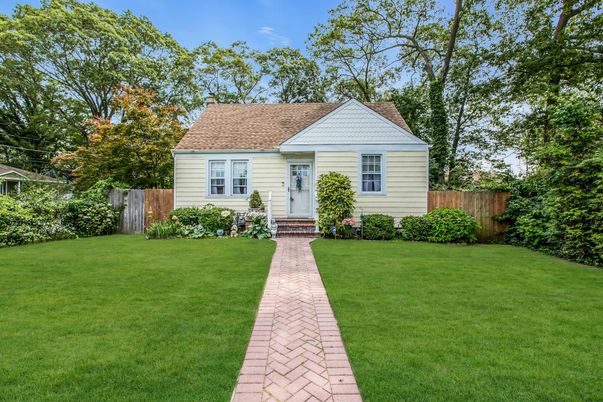 Backyard, Exterior, Facade, Cape Cod