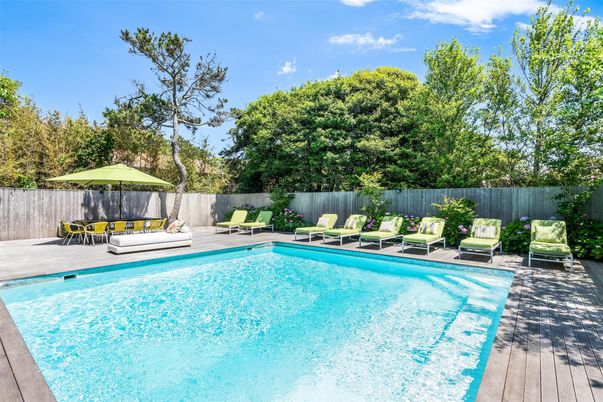 Exterior, Pool