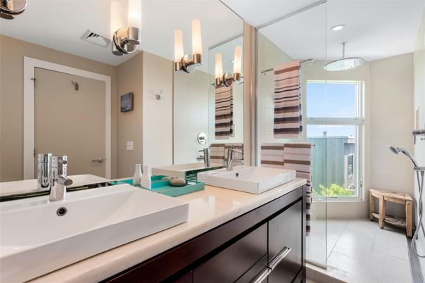 Bathroom, Dual Sink Vanities, Interior, Recessed Lighting