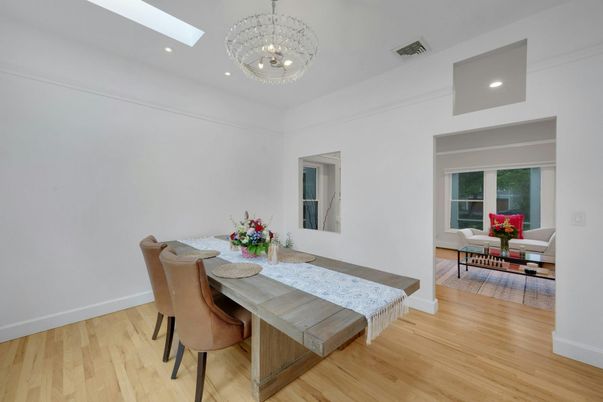 Chandelier, Dining room, Interior, Recessed Lighting, Wood Texture Flooring