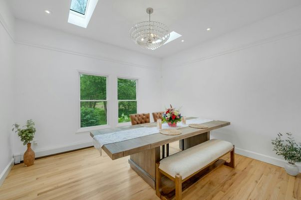 Chandelier, Dining room, Interior, Recessed Lighting, Wood Texture Flooring