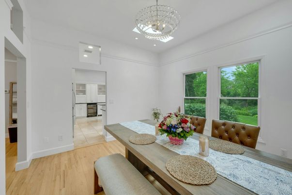 Chandelier, Dining room, Interior, Recessed Lighting, Wood Texture Flooring