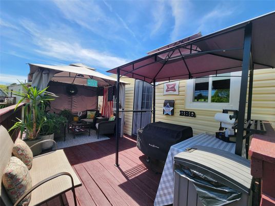 Exterior, Hot Tub