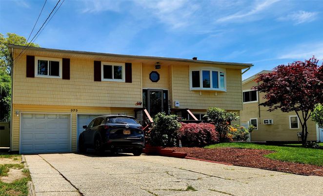 Attached, Exterior, Facade, Raised Ranch