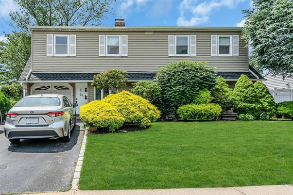 Attached, Exterior, Facade, Raised Ranch