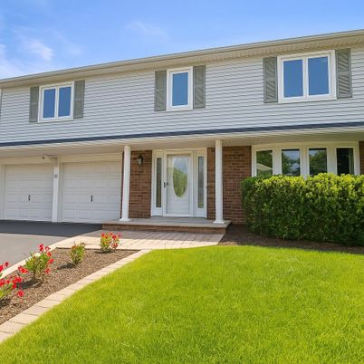 Attached, Exterior, Facade, Brick Facade, Raised Ranch
