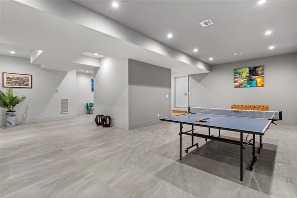Game Room, Interior, Recessed Lighting