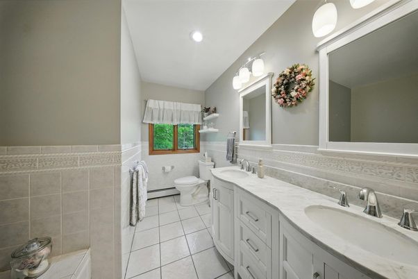 Bathroom, Dual Sink Vanities, Interior, Recessed Lighting