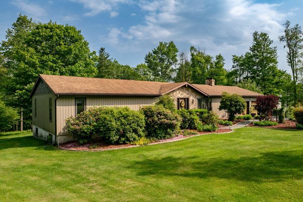 Backyard, Exterior, Facade, Ranch