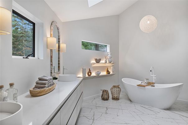 Bathroom, Free Standing Baths, Interior, Marble, Pendant Lights