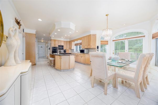 Chandelier, Dining room, Interior, Kitchen, Recessed Lighting, Stainless Steel Appliances