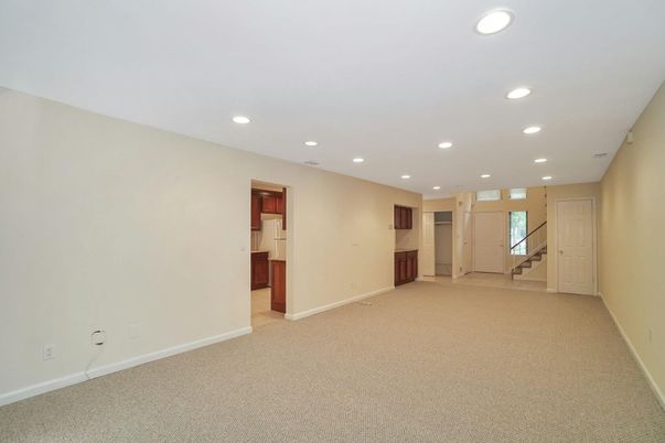 Empty room, Interior, Recessed Lighting