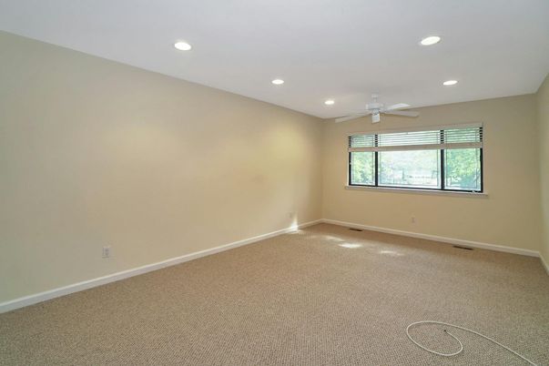 Empty room, Interior, Recessed Lighting