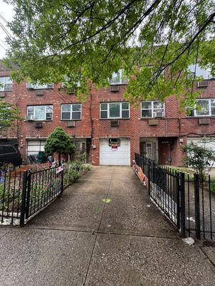 Attached, Exterior, Facade, Brick Facade, Rowhouse