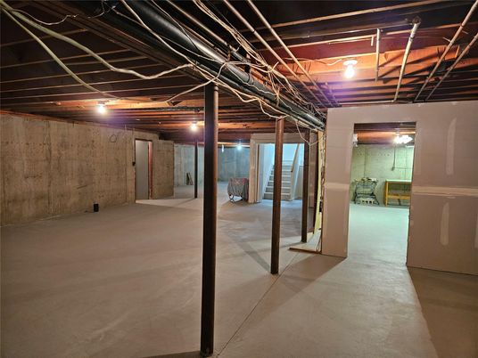 Empty room, Interior, Wooden Beams