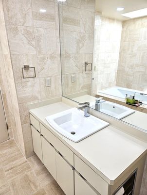 Bathroom, Dual Sink Vanities, Interior, Recessed Lighting
