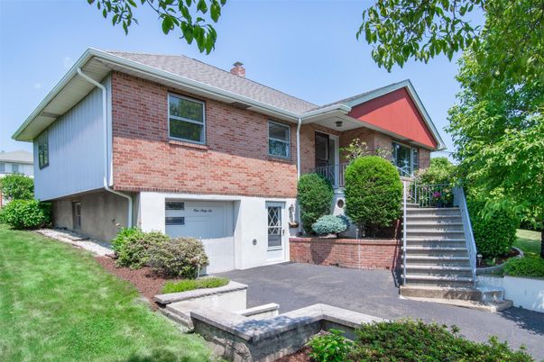 Attached, Exterior, Facade, Brick Facade, Split Level