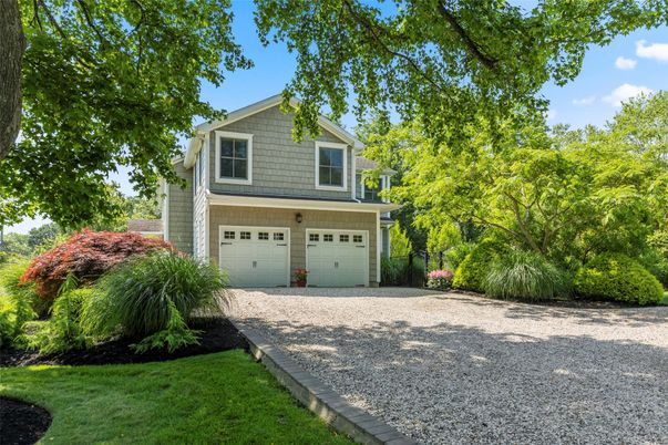 Attached, Exterior, Facade, American Craftsman