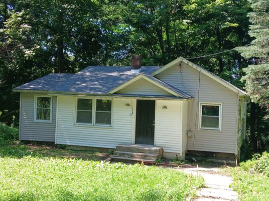 Exterior, Facade, Cape Cod