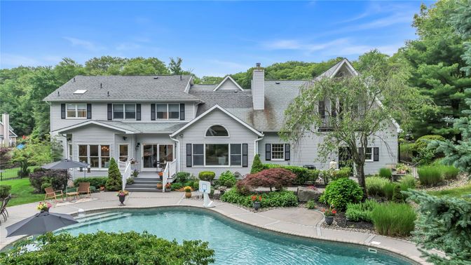 Exterior, Facade, Pool, Queen Anne Victorian