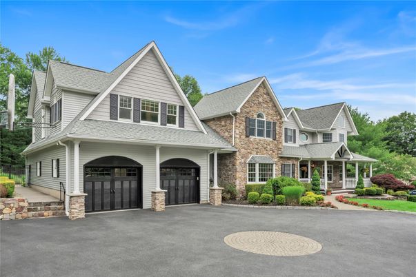Attached, Exterior, Facade, Farmhouse