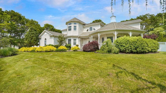 Backyard, Exterior, Facade, Queen Anne Victorian