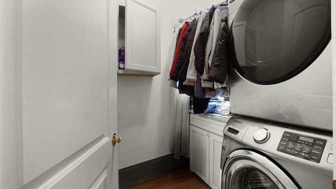 Interior, Washer, Wood Texture Flooring