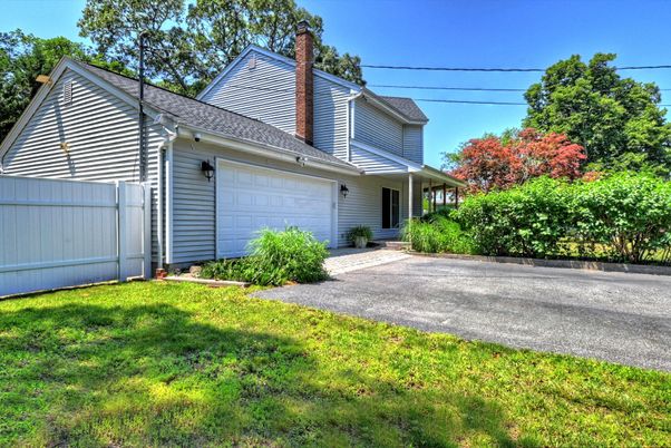 Attached, Exterior, Facade, Cape Cod