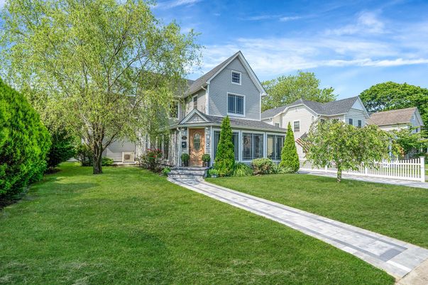 Backyard, Exterior, Facade, Queen Anne Victorian