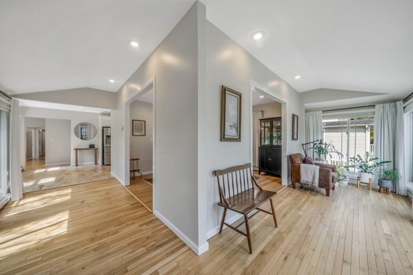 Interior, Recessed Lighting, Wood Texture Flooring