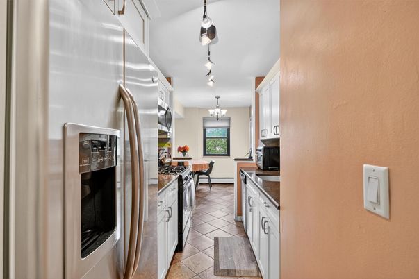 Chandelier, Dining room, Interior, Kitchen, Pendant Lights, Stainless Steel Appliances