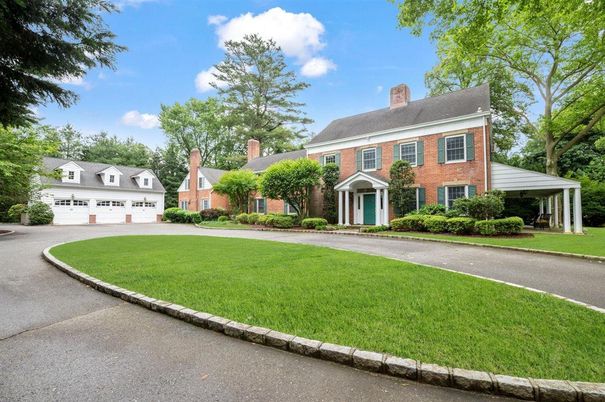 Attached, Backyard, Exterior, Facade, Brick Facade, Georgian