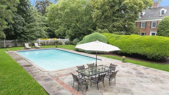 Exterior, Pool