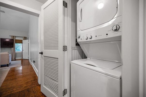 Interior, Utility Closets, Washer, Wood Texture Flooring