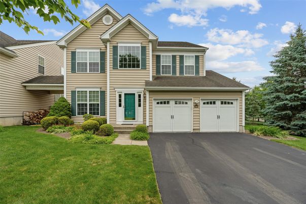 Attached, Exterior, Facade, Farmhouse