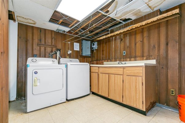 Interior, Washer, Wooden Walls