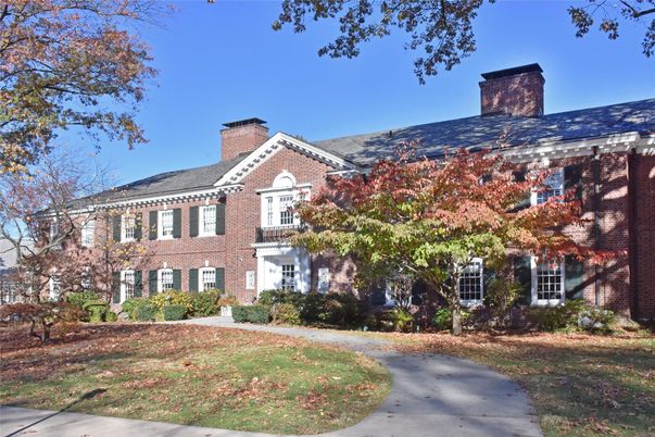 Exterior, Facade, Brick Facade, Georgian